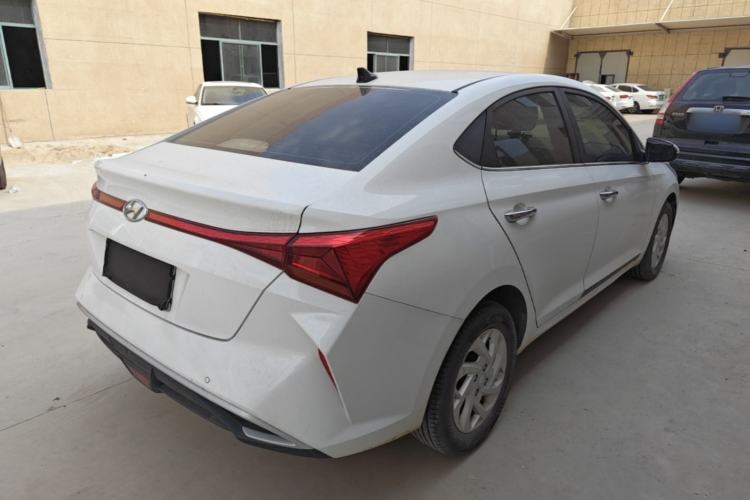 Used Hyundai Verna (new generation) 2020 1.4L CVT GLS Cool Edition Rear Right 45 Deg