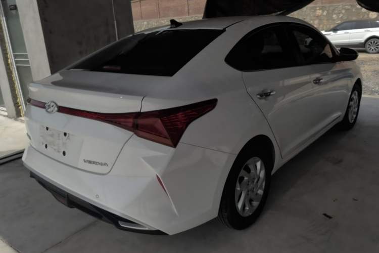Used Hyundai Verna (new generation) 2020 1.4L Manual GLS Cool Edition Rear Right 45 Deg