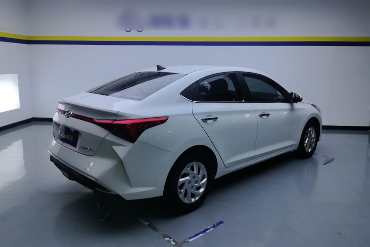 Used Hyundai Verna (new generation) 2020 1.4L CVT GLS Cool Edition Rear Right 45 Deg