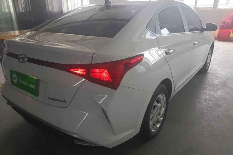 Used Hyundai Verna (new generation) 2020 1.4L CVT TOP Elite Edition Rear Right 45 Deg