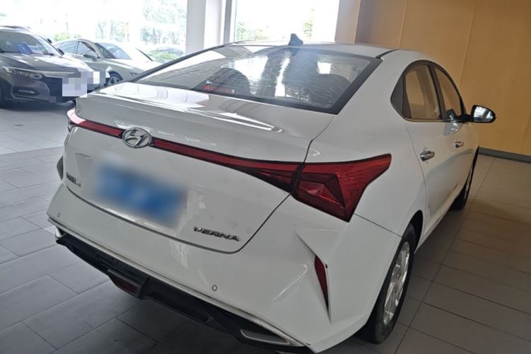 Used Hyundai Verna (new generation) 2020 1.4L CVT GLS Cool Edition Rear Right 45 Deg