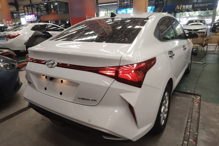 Used Hyundai Verna (new generation) 2020 1.4L CVT GLS Cool Edition Rear Right 45 Deg