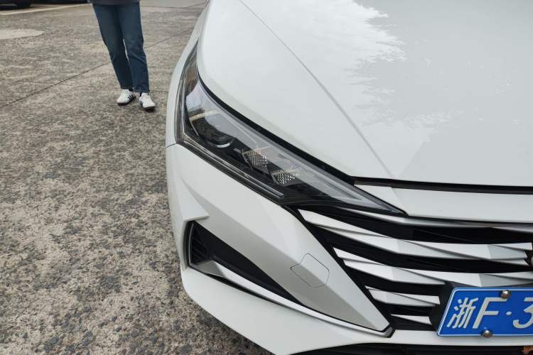 Used Hyundai Verna (new generation) 2020 1.4L CVT TOP Elite Edition Right Front Headlight