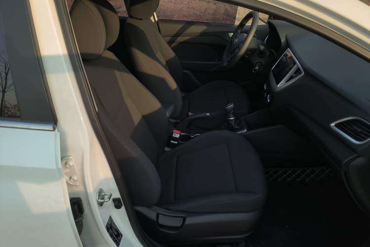 Used Hyundai Verna (new generation) 2020 1.4L Manual GLS Cool Edition Right Front Seat