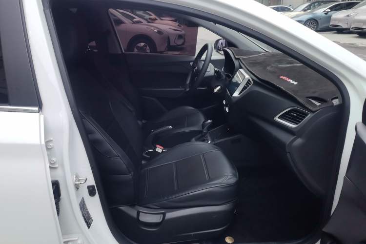 Used Hyundai Verna (new generation) 2020 1.4L CVT GLS Cool Edition Right Front Seat