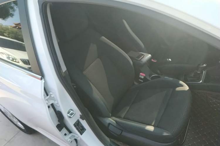 Used Hyundai Verna (new generation) 2020 1.4L CVT TOP Elite Edition Right Front Seat