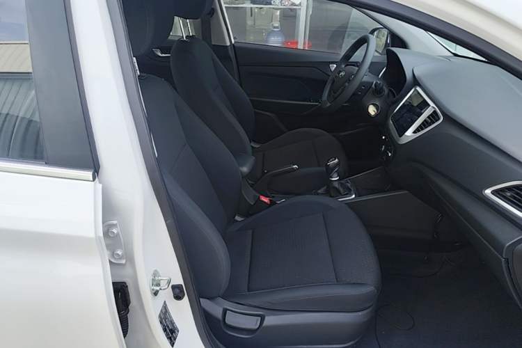 Used Hyundai Verna (new generation) 2020 1.4L Manual GLS Cool Edition Right Front Seat