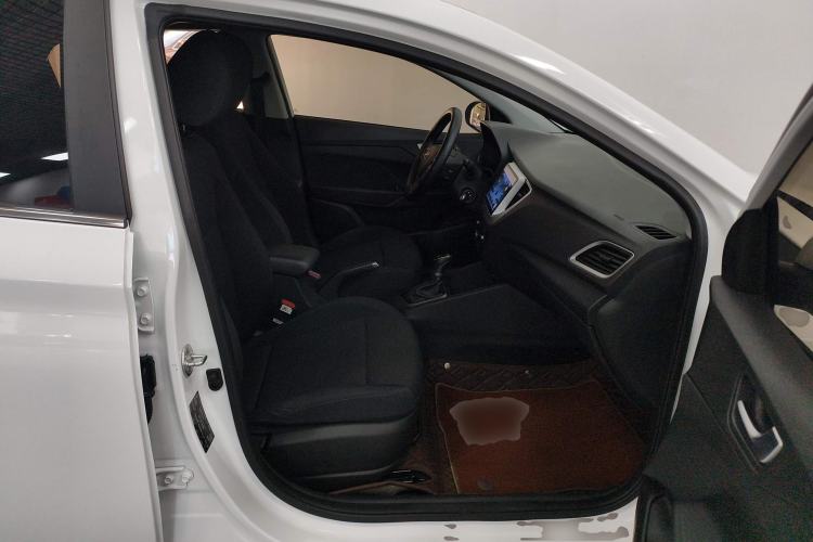 Used Hyundai Verna (new generation) 2020 1.4L CVT GLS Cool Edition Right Front Seat