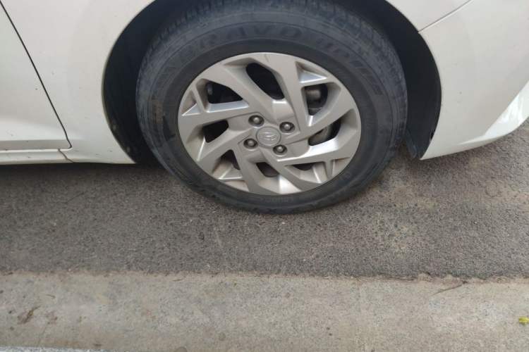 Used Hyundai Verna (new generation) 2020 1.4L Manual GLS Cool Edition Right Front Wheel Hub