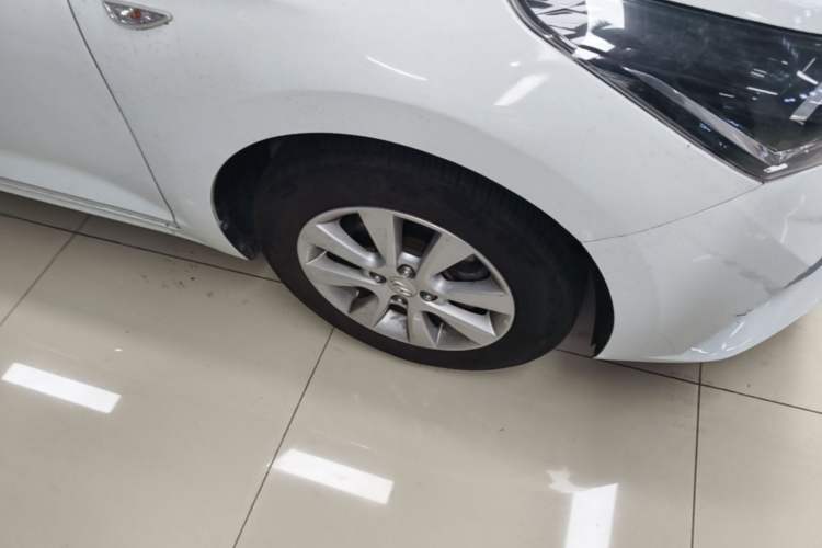 Used Hyundai Verna (new generation) 2020 1.4L Manual GS Youth Edition Right Front Wheel Hub