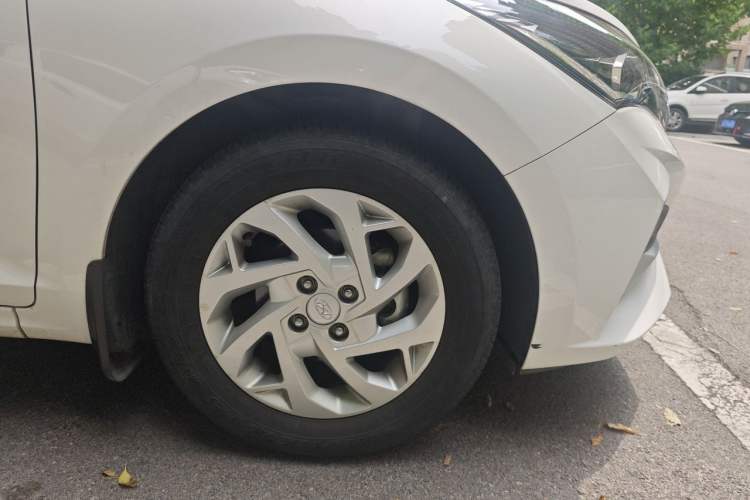 Used Hyundai Verna (new generation) 2020 1.4L Manual GLS Cool Edition Right Front Wheel Hub