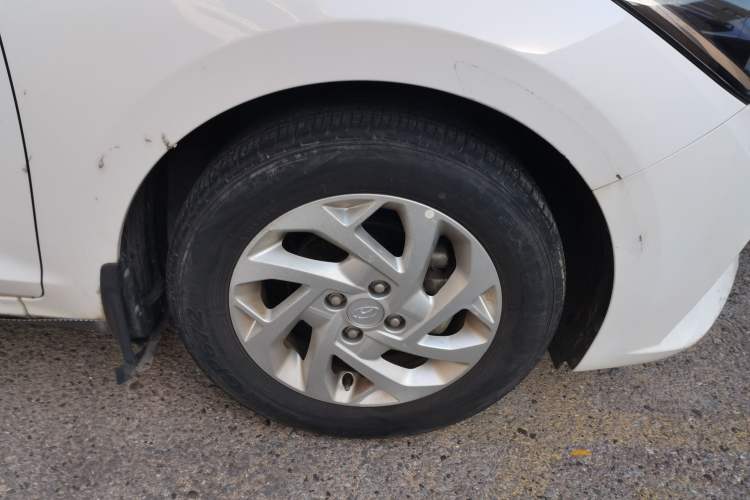 Used Hyundai Verna (new generation) 2020 1.4L Manual GLS Cool Edition Right Front Wheel Hub