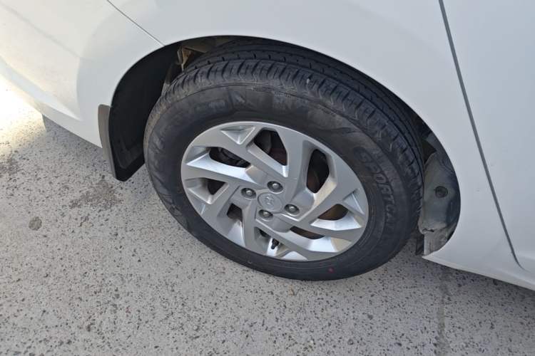 Used Hyundai Verna (new generation) 2020 1.4L Manual GLS Cool Edition Right Rear Wheel Hub