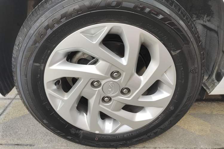 Used Hyundai Verna (new generation) 2020 1.4L CVT GLS Cool Edition Right Rear Wheel Hub
