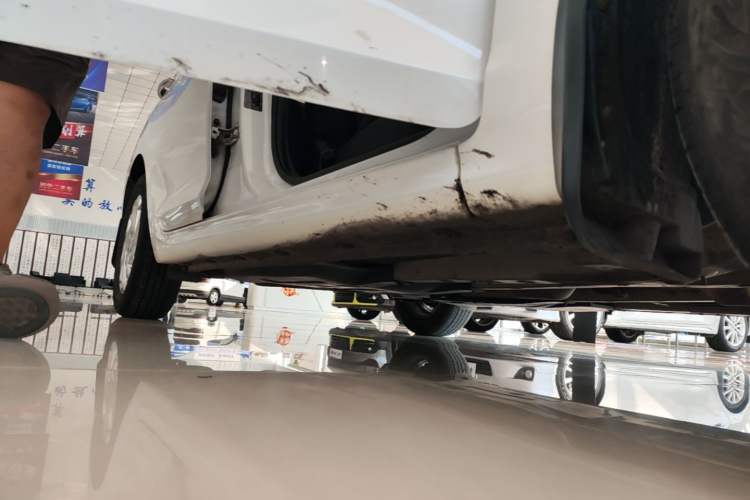 Used Hyundai Verna (new generation) 2020 1.4L Manual GLS Cool Edition Right Side Sill