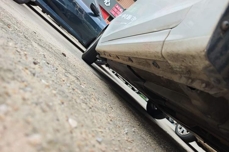 Used Hyundai Verna (new generation) 2020 1.4L CVT GLS Cool Edition Right Side Sill