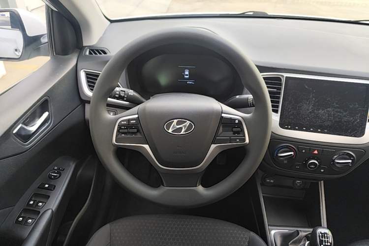 Used Hyundai Verna (new generation) 2020 1.4L Manual GLS Cool Edition Steering Wheel