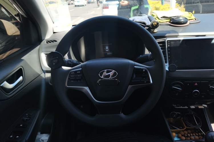 Used Hyundai Verna (new generation) 2020 1.4L Manual GLS Cool Edition Steering Wheel