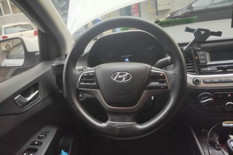 Used Hyundai Verna (new generation) 2020 1.4L Manual GLS Cool Edition Steering Wheel