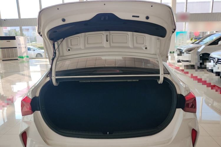 Used Hyundai Verna (new generation) 2020 1.4L Manual GLS Cool Edition Trunk