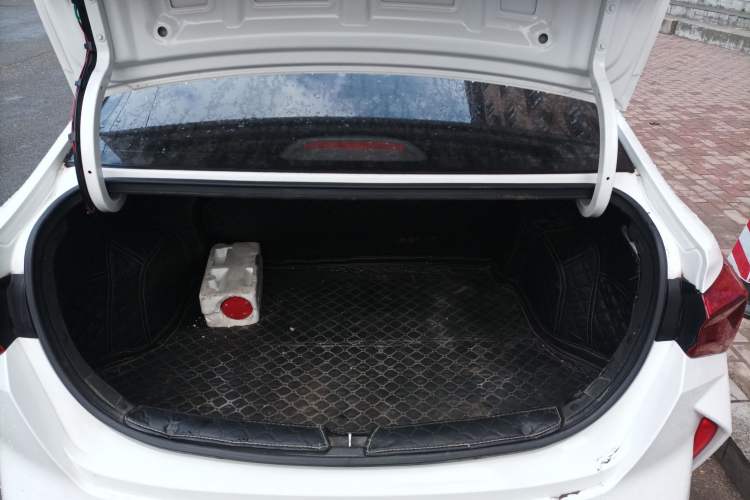 Used Hyundai Verna (new generation) 2020 1.4L Manual GLS Cool Edition Trunk