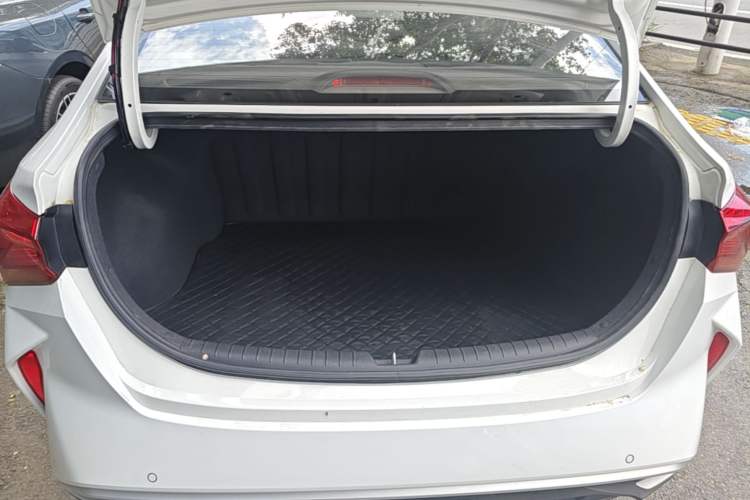 Used Hyundai Verna (new generation) 2020 1.4L CVT GLS Cool Edition Trunk