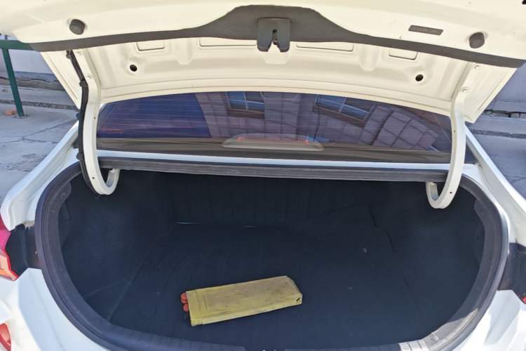 Used Hyundai Verna (new generation) 2020 1.4L Manual GLS Cool Edition Trunk