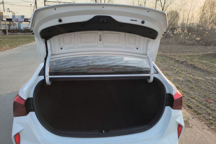 Used Hyundai Verna (new generation) 2020 1.4L Manual GLS Cool Edition Trunk