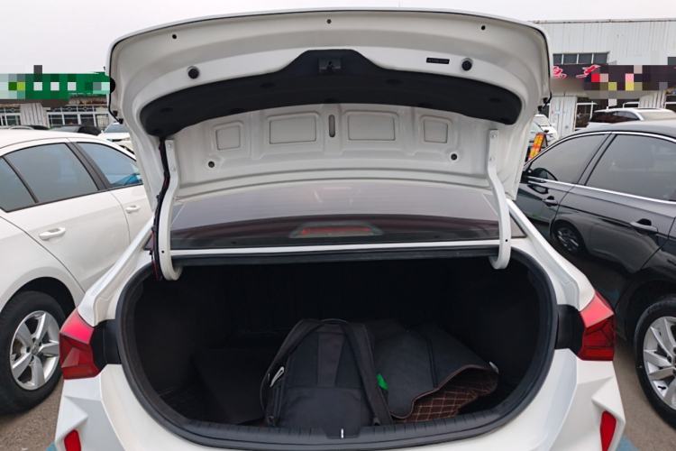 Used Hyundai Verna (new generation) 2020 1.4L CVT GLS Cool Edition Trunk
