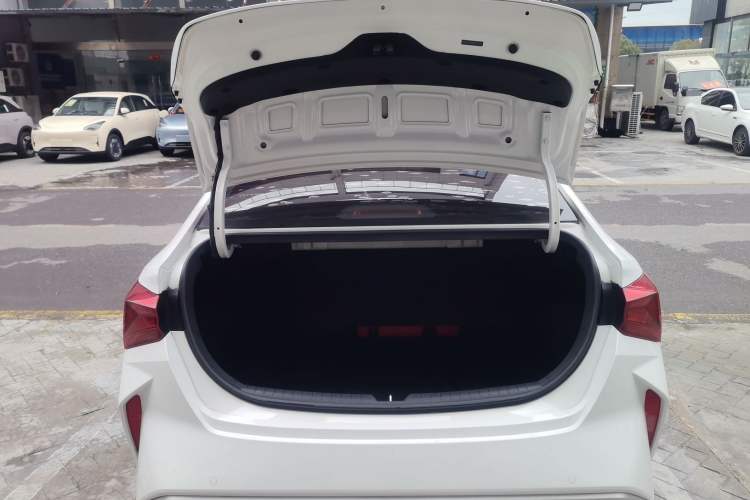 Used Hyundai Verna (new generation) 2020 1.4L CVT GLS Cool Edition Trunk