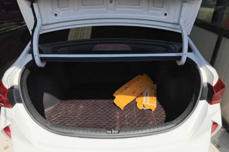 Used Hyundai Verna (new generation) 2020 1.4L CVT GLS Cool Edition Trunk