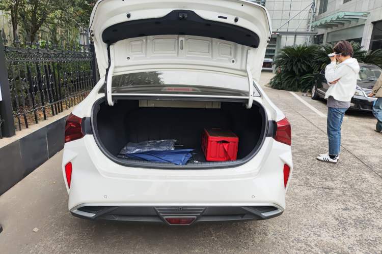 Used Hyundai Verna (new generation) 2020 1.4L CVT TOP Elite Edition Trunk