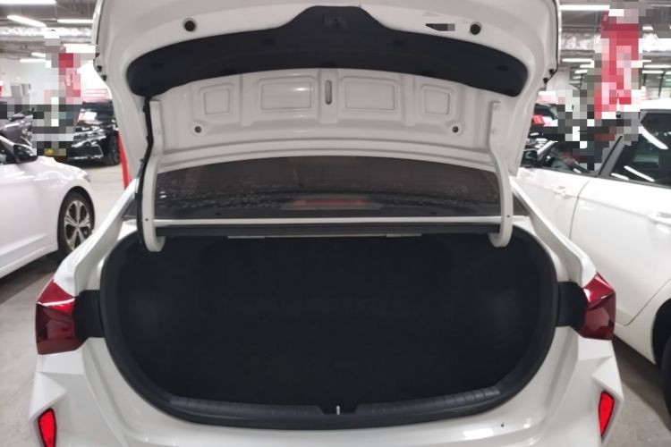 Used Hyundai Verna (new generation) 2020 1.4L CVT GLS Cool Edition Trunk