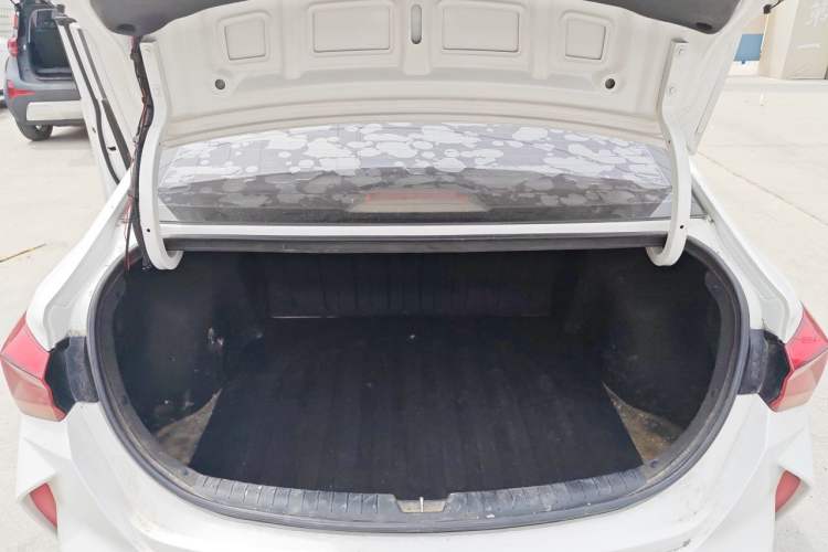 Used Hyundai Verna (new generation) 2020 1.4L Manual GLS Cool Edition Trunk