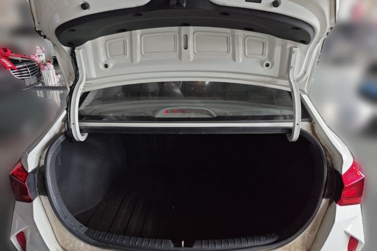 Used Hyundai Verna (new generation) 2020 1.4L Manual GLS Cool Edition Trunk