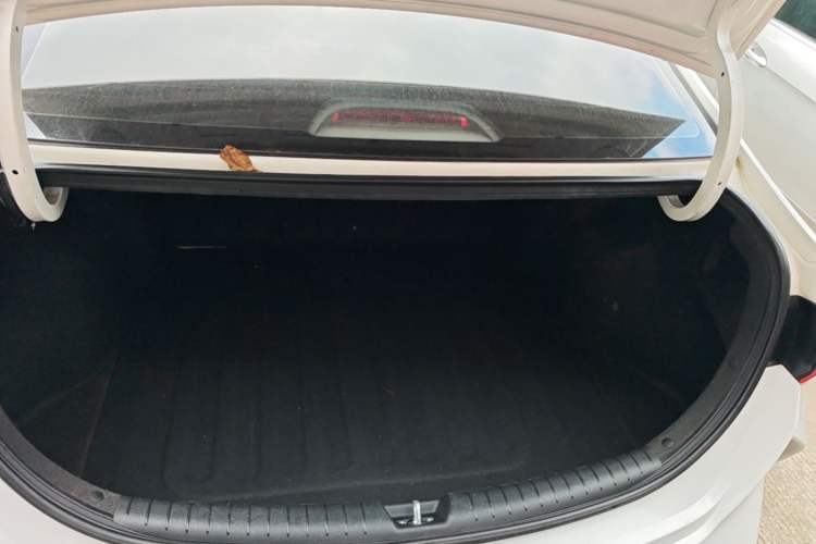 Used Hyundai Verna (new generation) 2020 1.4L CVT GLS Cool Edition Trunk