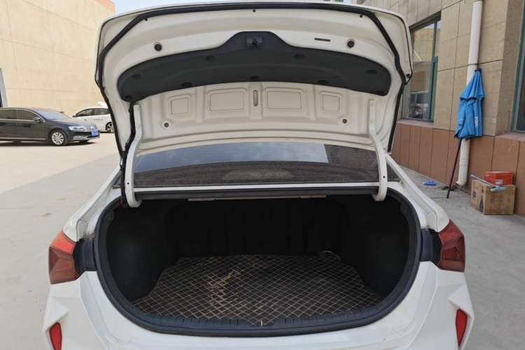 Used Hyundai Verna (new generation) 2020 1.4L CVT GLS Cool Edition Trunk