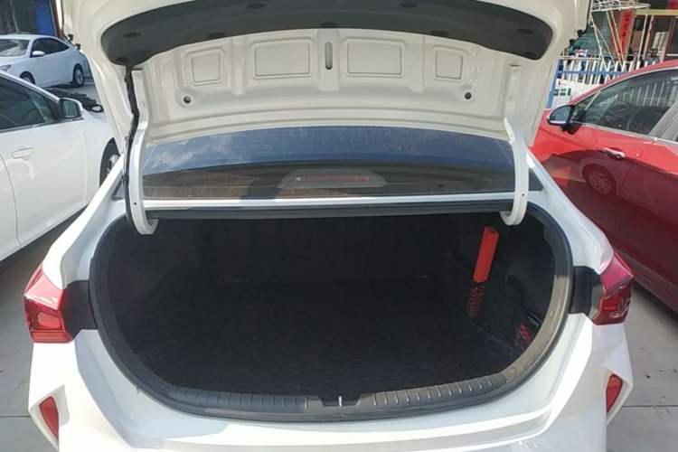 Used Hyundai Verna (new generation) 2020 1.4L CVT TOP Elite Edition Trunk