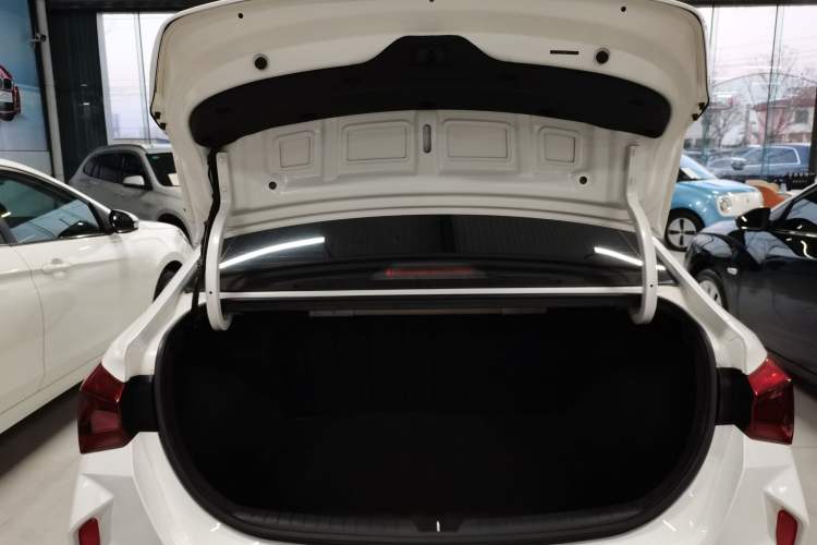 Used Hyundai Verna (new generation) 2020 1.4L CVT GLS Cool Edition Trunk