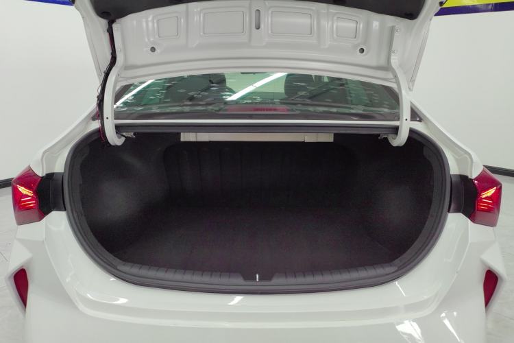 Used Hyundai Verna (new generation) 2020 1.4L CVT GLS Cool Edition Trunk