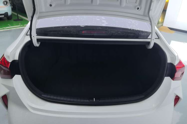 Used Hyundai Verna (new generation) 2020 1.4L CVT GLS Cool Edition Trunk
