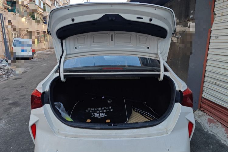Used Hyundai Verna (new generation) 2020 1.4L Manual GLS Cool Edition Trunk