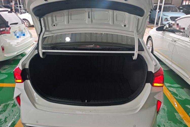 Used Hyundai Verna (new generation) 2020 1.4L CVT GLS Cool Edition Trunk