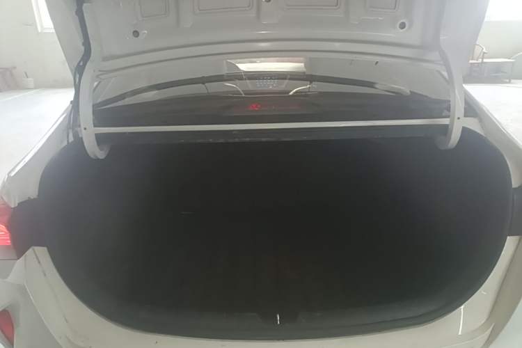 Used Hyundai Verna (new generation) 2020 1.4L CVT TOP Elite Edition Trunk