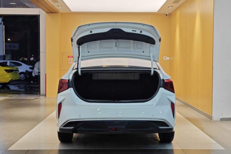Used Hyundai Verna (new generation) 2020 1.4L CVT GLS Cool Edition Trunk