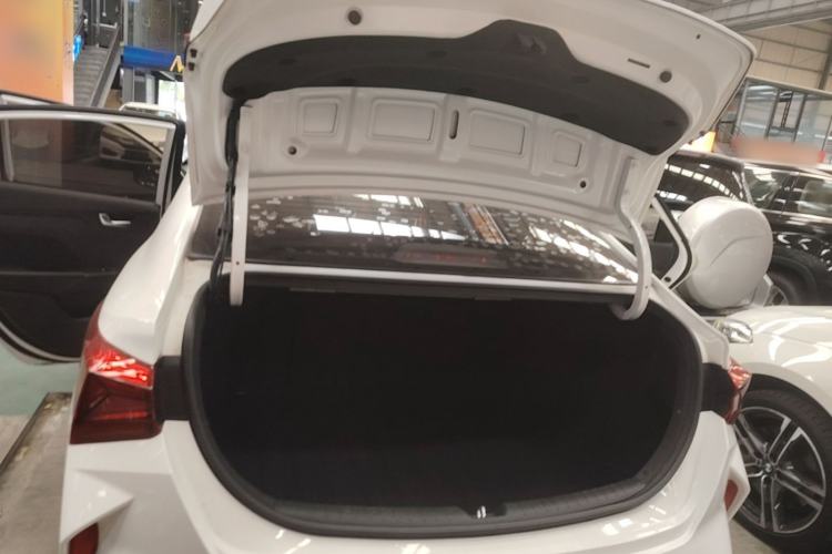 Used Hyundai Verna (new generation) 2020 1.4L CVT GLS Cool Edition Trunk