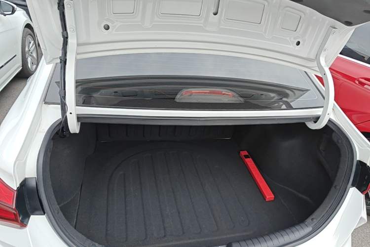 Used Hyundai Verna (new generation) 2020 1.4L CVT GLS Cool Edition Trunk