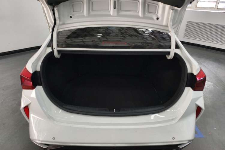 Used Hyundai Verna (new generation) 2020 1.4L CVT GLS Cool Edition Trunk