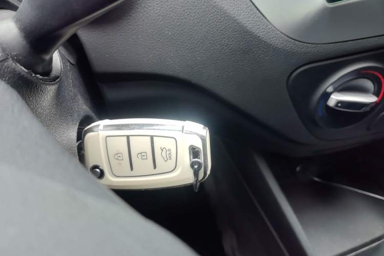 Used Hyundai Verna (new generation) 2020 1.4L CVT GLS Cool Edition Vehicle Key