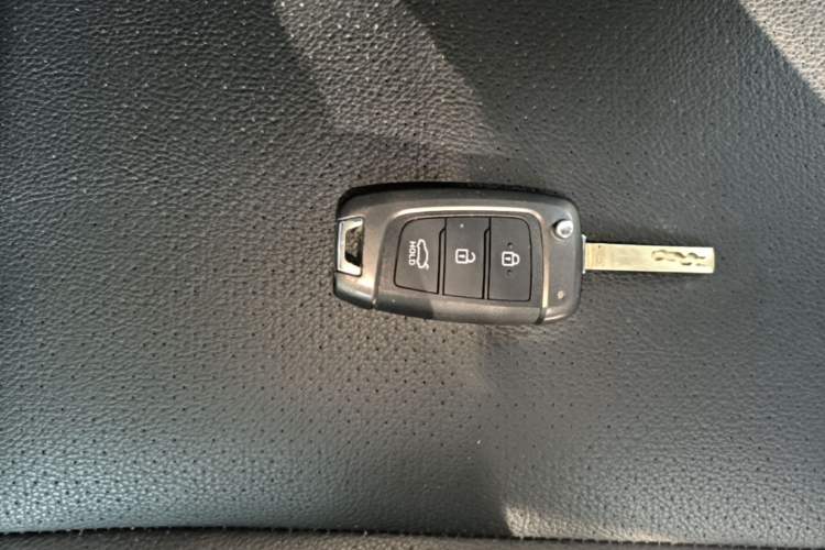 Used Hyundai Verna (new generation) 2020 1.4L CVT GLS Cool Edition Vehicle Key